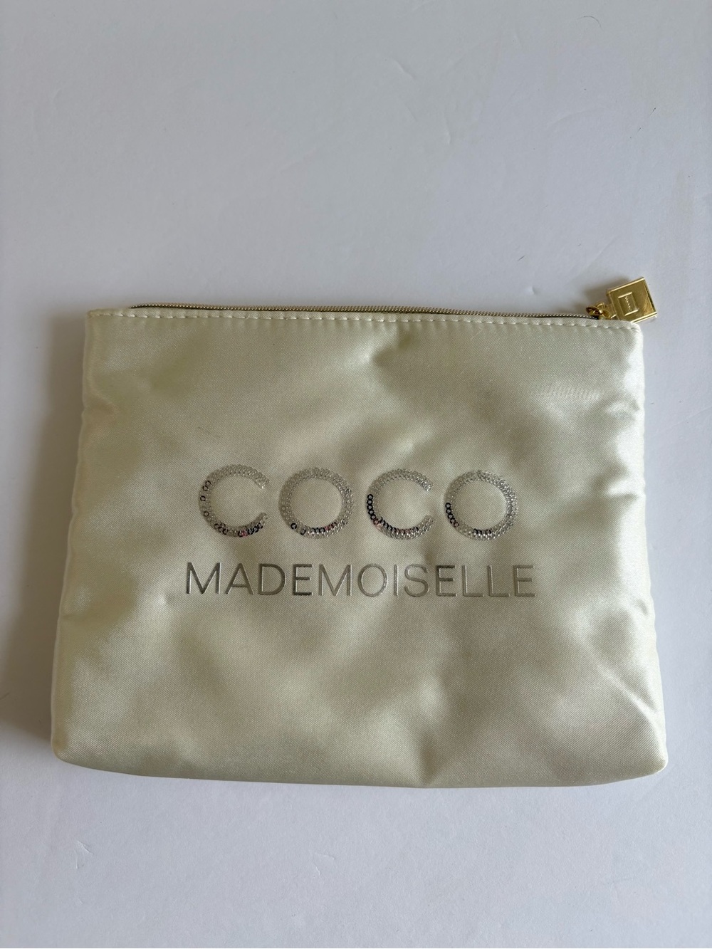CHANEL Coco Mademoiselle Cosmetics Pouch Make Up Bag Pouch Sequin Pearl Silver